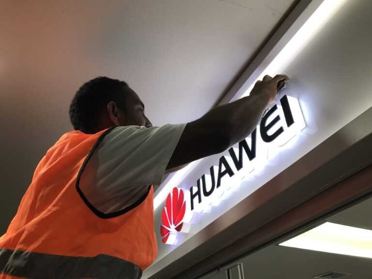 adecuación tienda Huawei centro comercial FERCO