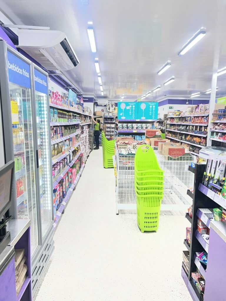 adecuación tienda retail Colombia FERCO
